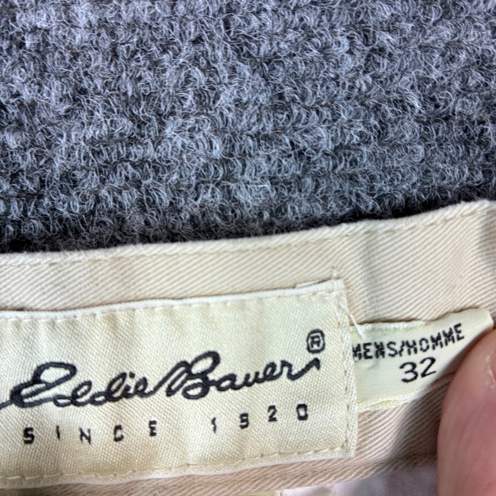 Eddie Bauer Mens 32 Pleated Chino Shorts Khaki Tan Cotton Twill Casual Outdoor - Picture 3 of 8